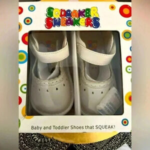 SQUEAKER SNEAKERS WHITE MARY JANE STYLE SHOES SIZE 9 NIB